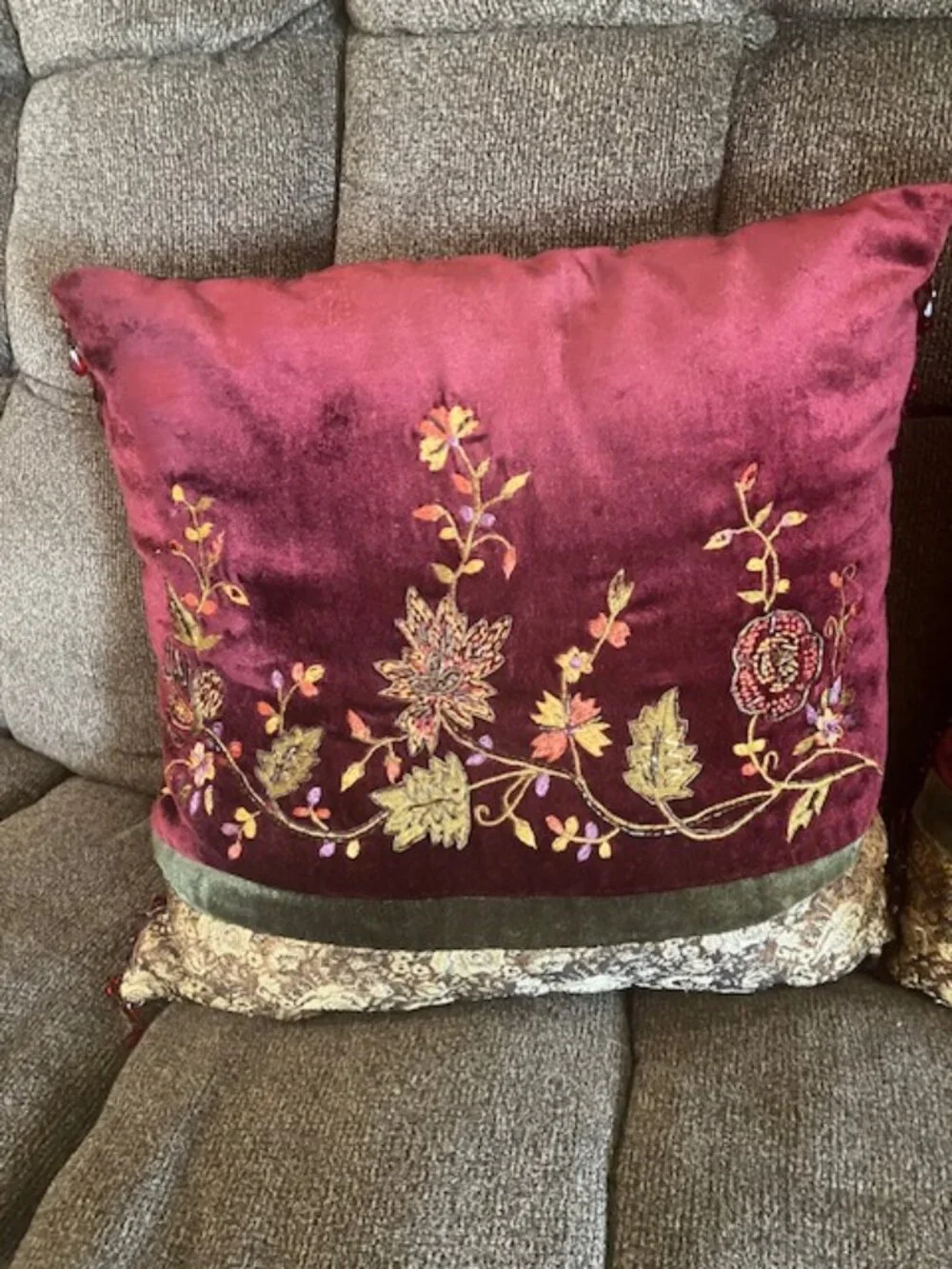 Pair‎ of Matching Borgata Velour Throw Pillows 15